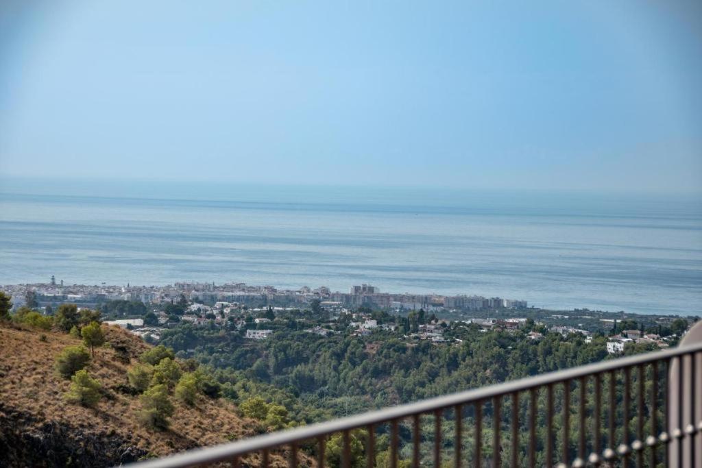 Casa con increíbles vistas a las montañas y al mar Villa Frigiliana Exterior foto