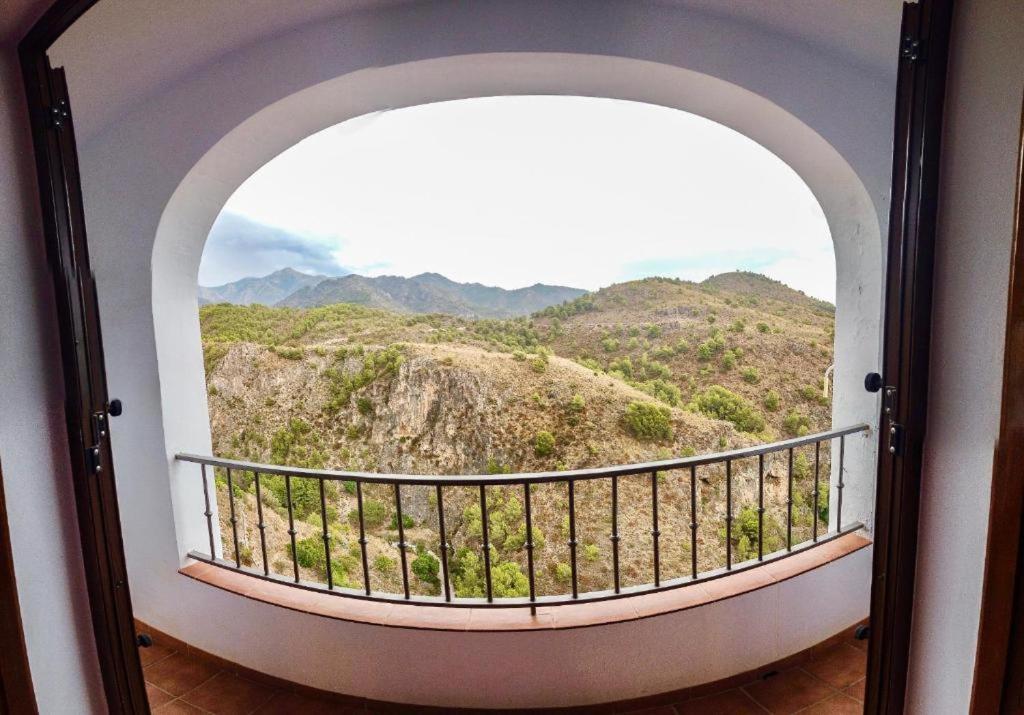 Casa con increíbles vistas a las montañas y al mar Frigiliana Exterior foto