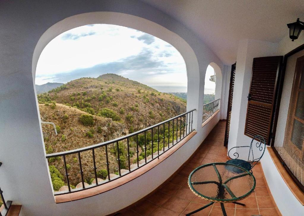 Casa con increíbles vistas a las montañas y al mar Frigiliana Exterior foto
