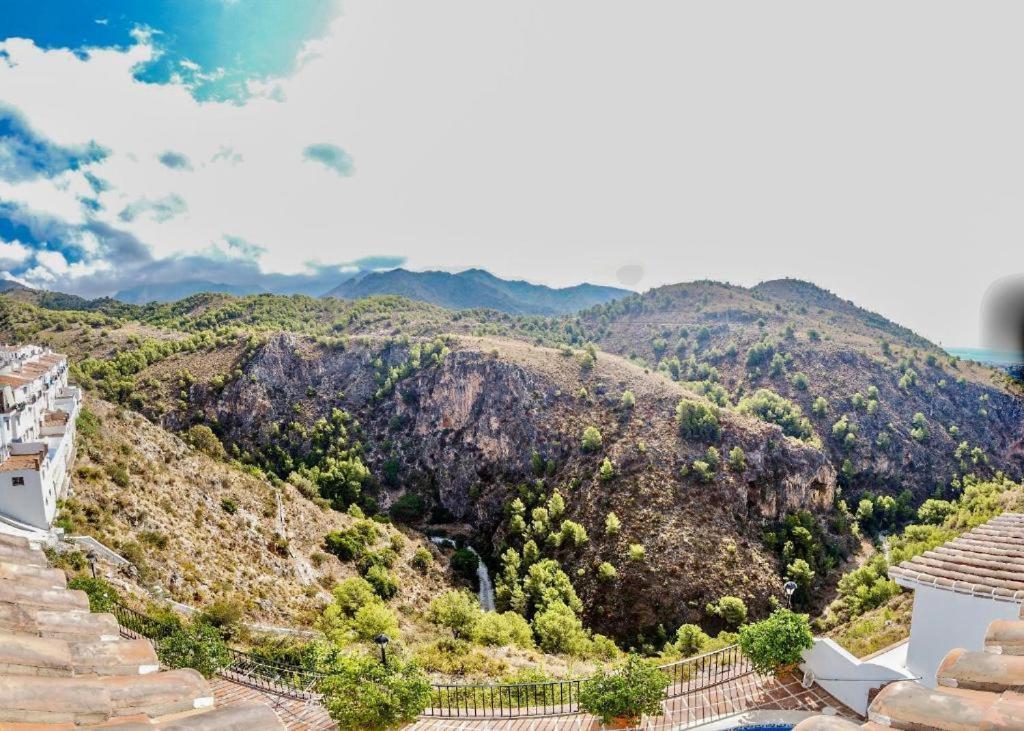 Casa con increíbles vistas a las montañas y al mar Villa Frigiliana Exterior foto